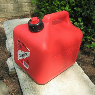 Vintage Midwest 2 Gallon 8 Oz Vented Red Plastic Gas Can Model 2200 W / Tag