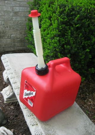 Vintage Midwest 2 Gallon 8 Oz Vented Red Plastic Gas Can Model 2200 w / Tag 2