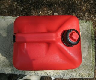 Vintage Midwest 2 Gallon 8 Oz Vented Red Plastic Gas Can Model 2200 w / Tag 4