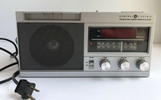 Vintage General Electric Ge 7 - 4950a Am/fm Alarm Clock Radio Tape Cassette Player