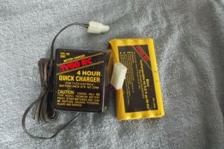 Vintage Tyco Rc 2997 4 Hour Quick Charger With 9.  6v Nicd Battery 2998 R/c