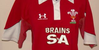 Vintage 2009 / 2010 WALES Rugby Union Shirt Size M - Under Armour 2