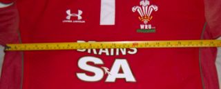 Vintage 2009 / 2010 WALES Rugby Union Shirt Size M - Under Armour 5