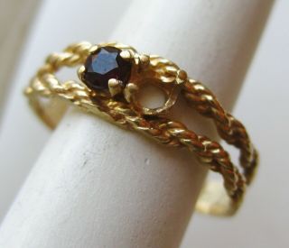 Fine Vintage 10k Gold Red Garnet Gemstone Band Ring Size 6.  5