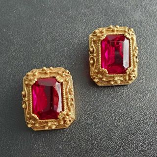 Signed Judy Lee Vintage Ruby Red Glass Clip Earrings Brass Tone Scroll L92