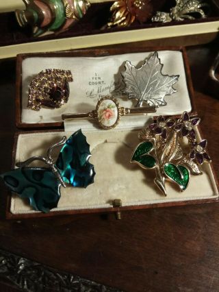 12 lovely Vintage Brooches some signed vintage jewellery 2