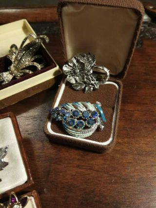 12 lovely Vintage Brooches some signed vintage jewellery 3