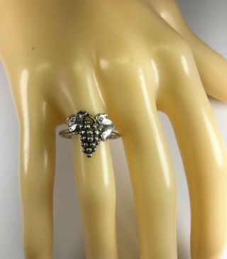 Vintage Sterling Silver Bunch Of Grapes Sculpture Band Ring Size 8.  5 R272