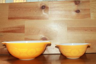 Set Of 2 Vintage Pyrex Daisy Orange Cinderella Bowls 1.  5 Qt & 4 Qt