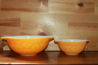 Set of 2 Vintage Pyrex Daisy Orange Cinderella Bowls 1.  5 QT & 4 QT 2