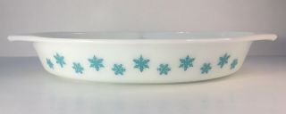 Vintage Pyrex Turquoise Blue Snowflake Divided Oval Casserole Dish 1.  5qt Serving