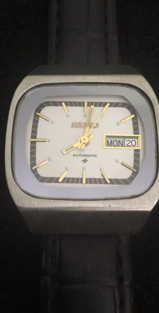 vintage seiko automatic mens watch Day/date White Face,  Grey Bezel Wear 4