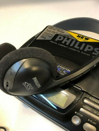 Philips DCC 130 Portable Digital Compact Cassette Player with headset 4