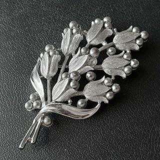 Signed Crown Trifari Vintage Silver Tone Flower Gray Pearl Leaf Brooch Pin W178