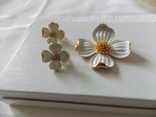 Vintage Crown Trifari White Enamel Dogwood Flower Brooch Pin & Earrings E3
