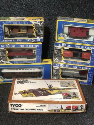 Vintage Tyco Ho Scale Model Train Set