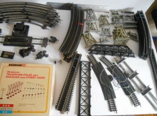 Vintage Model Train Tracks,  Trestles,  misc.  parts,  Bachmann 26 signs inbox, 3