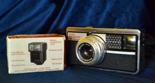 Vintage Kodak Instamatic 500 Camera Schneider Kreuznach f 2.  8 38mm Lens w/ Flash 2
