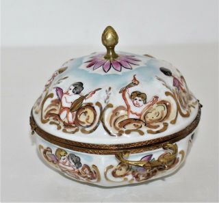 VINTAGE FRENCH CAPODIMONTE STYLE HAND PAINTED PORCELAIN HINGED HANDLED BOX 2