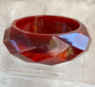 Vtg Burgundy Red Marbled Lucite Plastic Geometric Faceted Chunky Bangle Bracelet