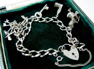 Vintage Jewellery Solid Sterling Silver Hallmarked 1979 Charm Bracelet 22.  09g