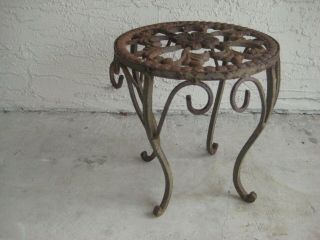 Vintage Metal / Ornate / Outdoor Plant Stand