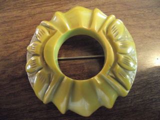 Gorgeous Vintage Yellow/Green BAKELITE Large Carved Pin 2