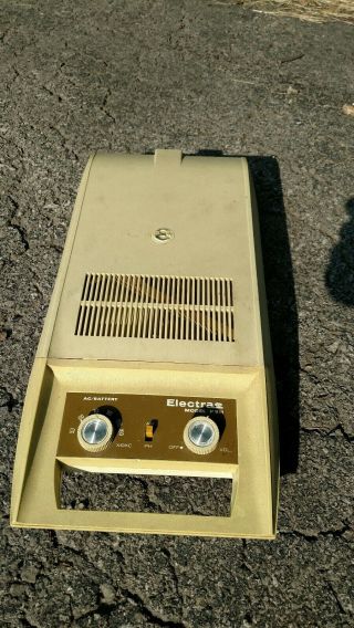 Vintage Electras Portable Battery And Electric 45/33 Rpm Record Player And Radio