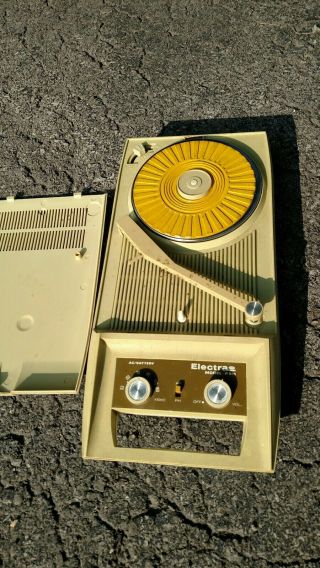 Vintage Electras Portable Battery and electric 45/33 rpm Record Player and radio 2