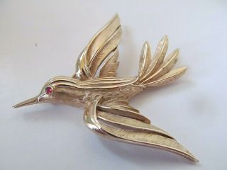 Vtg Crown Trifari Figural Bird Brooch Pin Gold Tone Textured Red Glass Eye