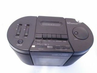 Vintage SONY FD - 555 Mega Watchman B&W TV / Radio (AM/FM) / Cassette Player 4
