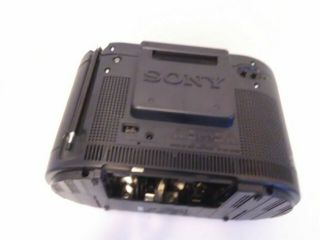 Vintage SONY FD - 555 Mega Watchman B&W TV / Radio (AM/FM) / Cassette Player 5