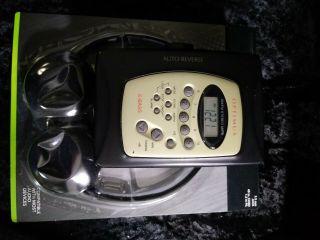 Optimus Am/fm Stereo Portable Cassette Tape Player Walkman Bass Scp - 84 Vintage