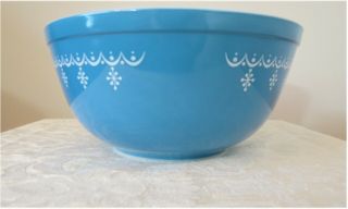 Vintage Pyrex 403 Blue Snowflake Garland Mixing Bowl 2 - 1/2 Qt 2
