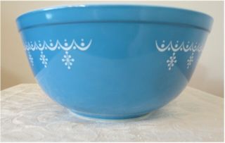 Vintage Pyrex 403 Blue Snowflake Garland Mixing Bowl 2 - 1/2 Qt 4