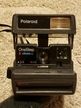 Polaroid One Step Close Up Instant 600 Film Camera.  (c)
