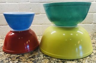 Set Of 4 Vintage Pyrex Mixing Bowls Primary Colors Nesting Red Yellow Blue Green