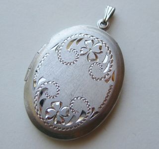 Fine Vintage Sterling Silver Sweetheart Photo Locket Necklace Pendant