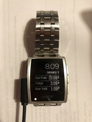 Pebble Smart Watch 102v1 With Silver Band Retro Vintage Before Iwatch 8