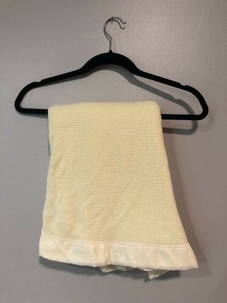 Vtg Baby Morgan Waffle Weave Acrylic Baby Blanket Nylon Binding Yellow