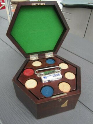 Vintage Set Of Knickered Golfer Poker Chips In Wood Turntable Holder