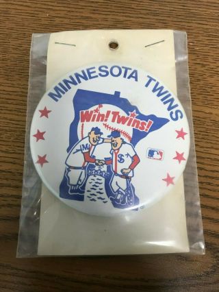 Vintage Minnesota Twins Minnie & Paul Win Twins Pinback Button In Package