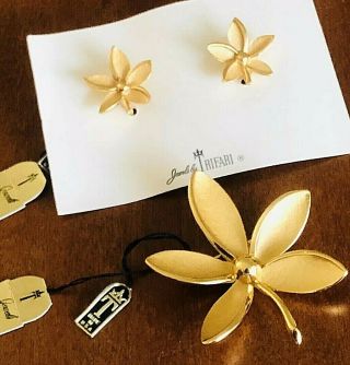 Vintage Crown Trifari Gold Tone Flower Brooch Pin & Earrings Set With Tags