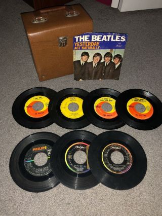 Beatles,  Four Seasons 45 Rpm Records Vintage,  Vintage 45 Carrying Case As - Is
