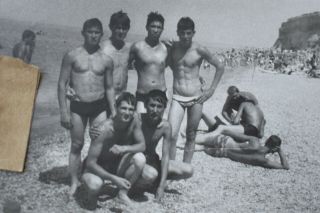 Shirtless Handsome Young Men Hug Bulge Beach Swimm Trunks Gay Int Vintage Photo