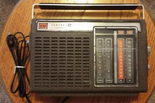 Vintage Ge General Electric Television Audio Am/fm Portable Radio P4930a