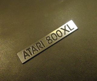 Atari 800 Xl Label / Logo / Sticker / Badge Brushed Aluminum 48 X 9 Mm [287b]