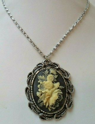 Stunning Vintage Estate Flower Cameo Silver Tone 20 " Necklace 2372g