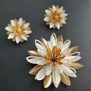 Signed Sarah Cov Vintage White Enamel Flower Brooch Pin & Earrings Set S180