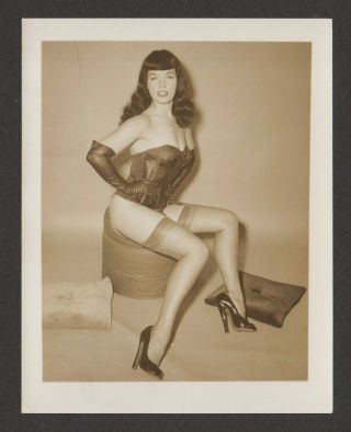 Risque Vintage 1950s,  Bettie Page Famous Pin - Up Beauty In Corset 42